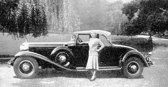 Ein weibliches ACS-Mitglied aus dem Thurgau mit ihrem Chrysler.