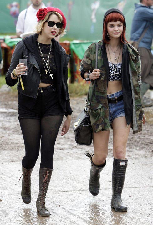 Pixie (rechts) und ihre Schwester Peaches beim Glastonbury Festival in Somerset am 26. Juni 2009. (Bild: Keystone)