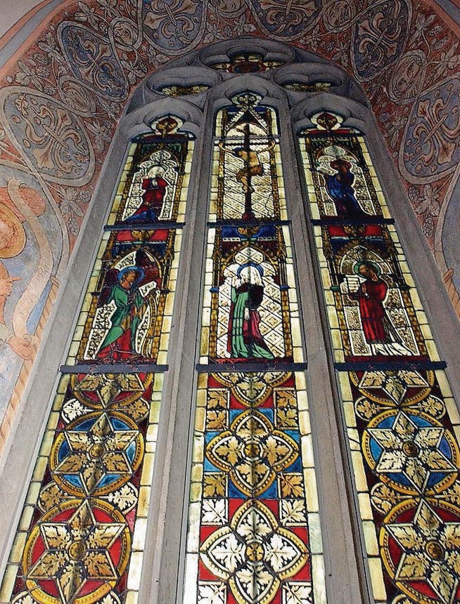 Ein gotisches Glasfenster im Chor der Kirche St. Laurentius. (Archivbild: Susann Basler)