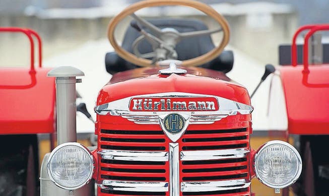 Ein Schweizer Traktorenklassiker: Front eines roten Hürlimann, hergestellt in Wil. (Archivbild: Stefan Beusch)