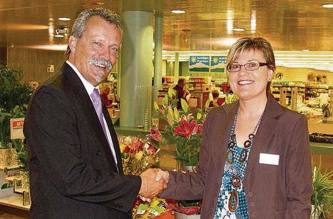 Auf Heidi Wirz folgt Markus Walser als neuer Migros-Marktleiter. (Bild: pd)