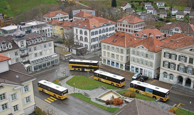 Der Heidler Kirchplatz hat als Busumsteigeanlage ausgedient. (Bild: apz)