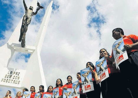 Anhänger der FMLN gedenken dem Bürgerkriegsende 1992.