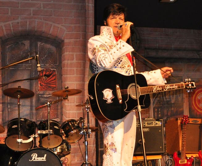 In Tübach vielen ein Begriff: Elvis-Imitator Marcus Held alias Marcus C. King. (Bild: Ramona Riedener)
