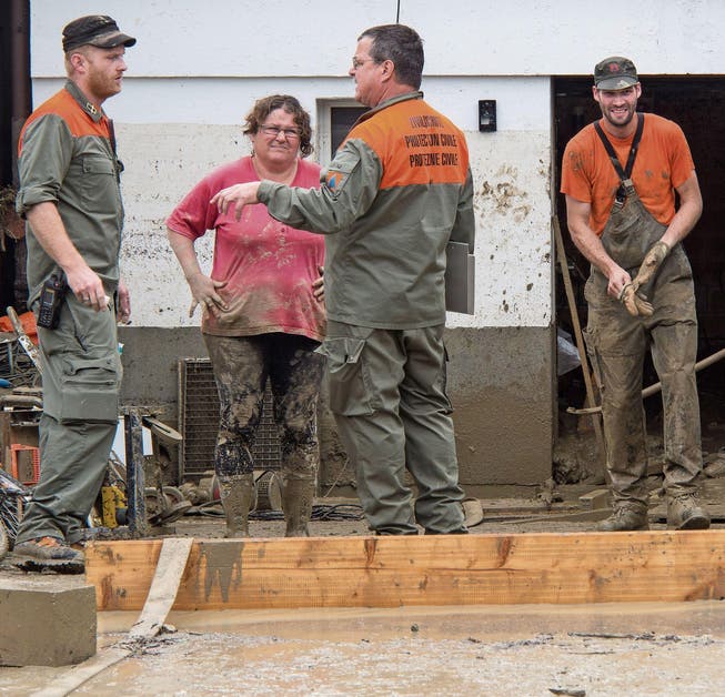 Ernstfall Altstätten: Zivilschützer helfen nach dem Unwetter im 2014 beim Aufräumen. (Bild: Hanspeter Schiess)