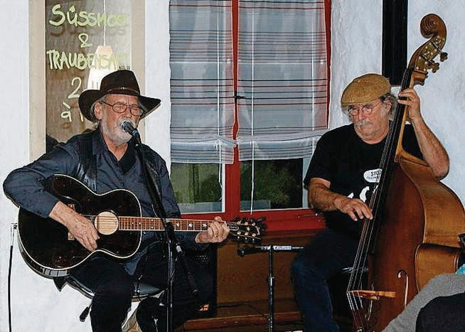 Richard J. Dobson (Gitarre) und Hansruedi Brandenberger (Bass). (Bild: Dieter Ritter)