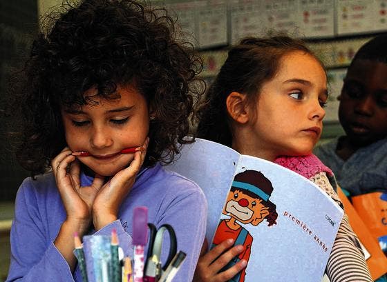 Im Kindergarten in Biel haben Deutsch und Französisch denselben Stellenwert. Die Kinder lernen auch voneinander die jeweils andere Sprache. (Bild: Reto Wissmann)