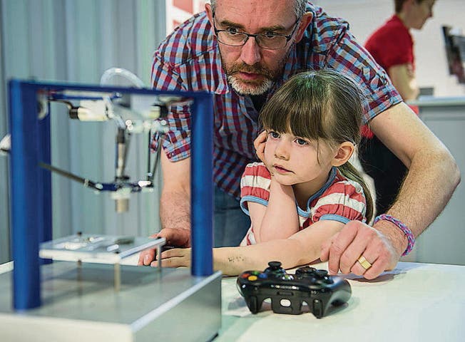 Experimentieren an der Offa: Die Stiftung «tunOstschweiz» will Kinder wieder vermehrt für technische Berufe gewinnen. (Bild: Urs Bucher)