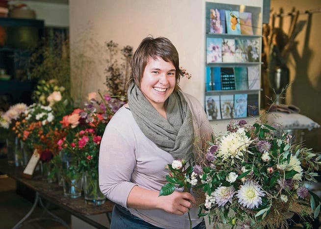 Floristin Petra Stutz freut sich über ihr gutes Abschneiden am Regioflor-Wettkampf. (Bild: Ralph Ribi)