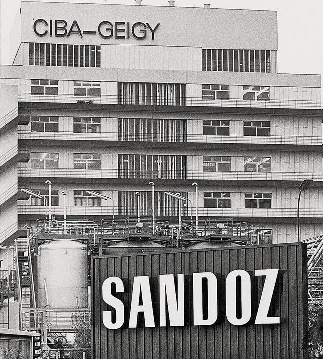 1986 in Basel: Ciba-Geigy und Sandoz auf einen Blick. (Bild: ky/dpa)