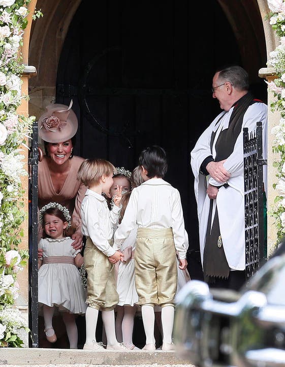 Kate, Duchess of Cambridge, mit ihrer Tochter Charlotte (links) und Sohn George. (Bild: Keystone)