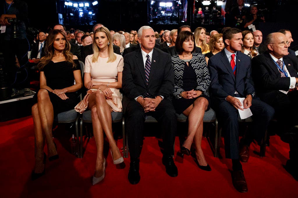 Melania Trump (links), Ehefrau von Donald, und Ivanka Trump sitzen in der ersten Reihe. (Bild: Keystone)