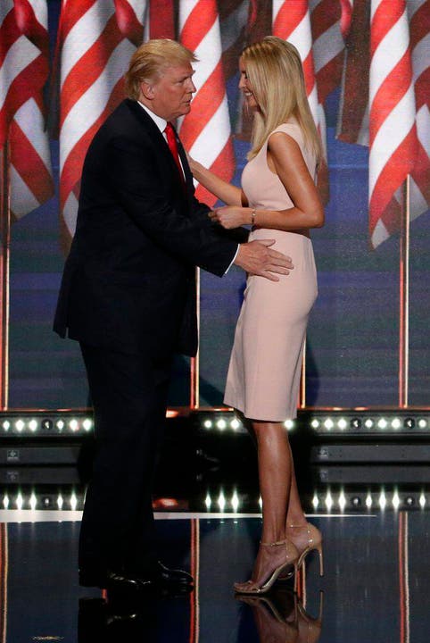 Donald Trump und Tochter Ivanka an einer Wahlkampfveranstaltung. (Bild: Keystone)