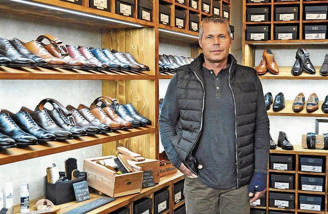 «Selection 1847»-Inhaber Roger Simmen in seiner neuen Boutique mit der neusten Schuhkollektion. (Bild: Isabella Gómez)