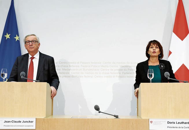 Da war noch von «positiver Dynamik» die Rede: Jean-Claude Juncker und Doris Leuthard im November in Bern. (Bild: KEY (Bern, 23. November 2017))