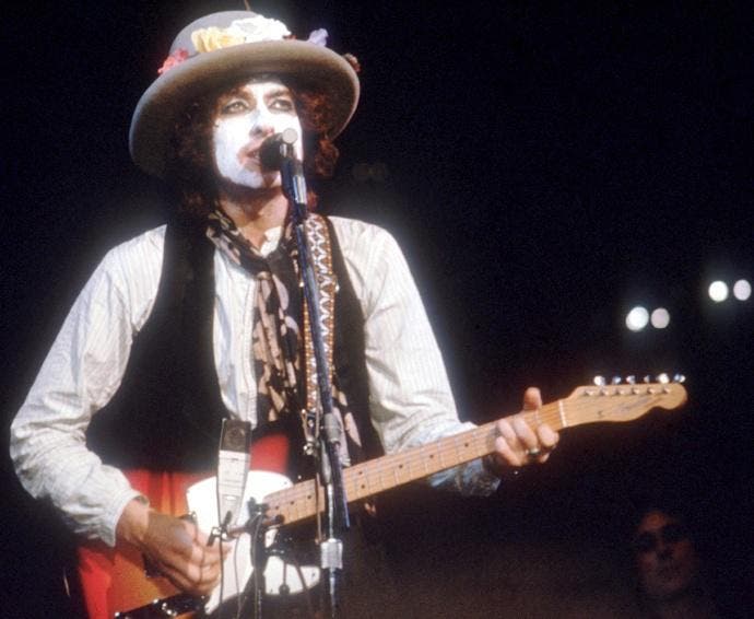 Kaum zu erkennen: Dylan bei einem Konzert im Madison Square Garden in New York am 8. Dezember 1975. (Bild: Keystone)