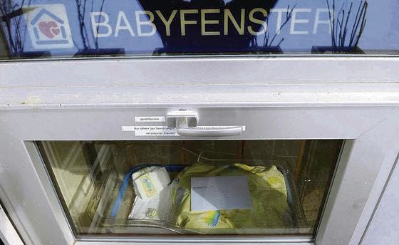 Die Einsiedler Babyklappe &ndash; sieben Neugeborene wurden hier seit 2001 anonym abgegeben. (Bild: ky/Sigi Tischler)