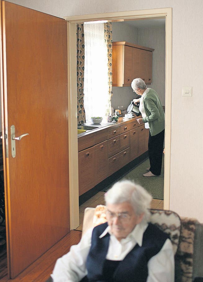 Heute leben 50 Prozent der Menschen mit Demenz zu Hause, und die Betreuung ist Familiensache. (Bild: ky/Caro/Ponizak)