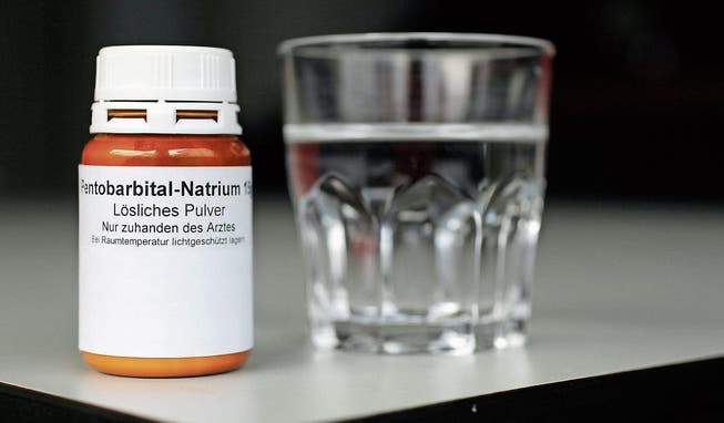 Eine tödliche Dosis des Schlafmittels Pentobarbital-Natrium führt Sterbewillige in den Tod. (Bild: Keystone)