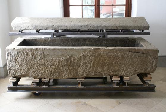 Der konservierte Sarkophag im Historischen und Völkerkundemuseum. (Bild: pd)
