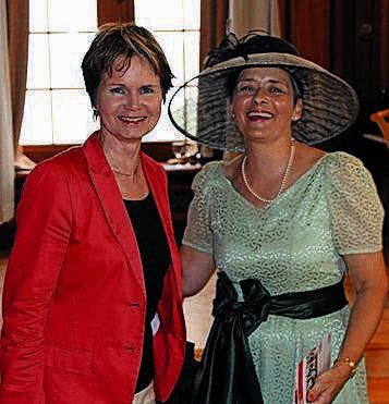 Ständerätin Brigitte Häberli-Koller freute sich am Jubiläum mit TKF-Präsidentin Ria Müller-Winter. (Bild: pd)