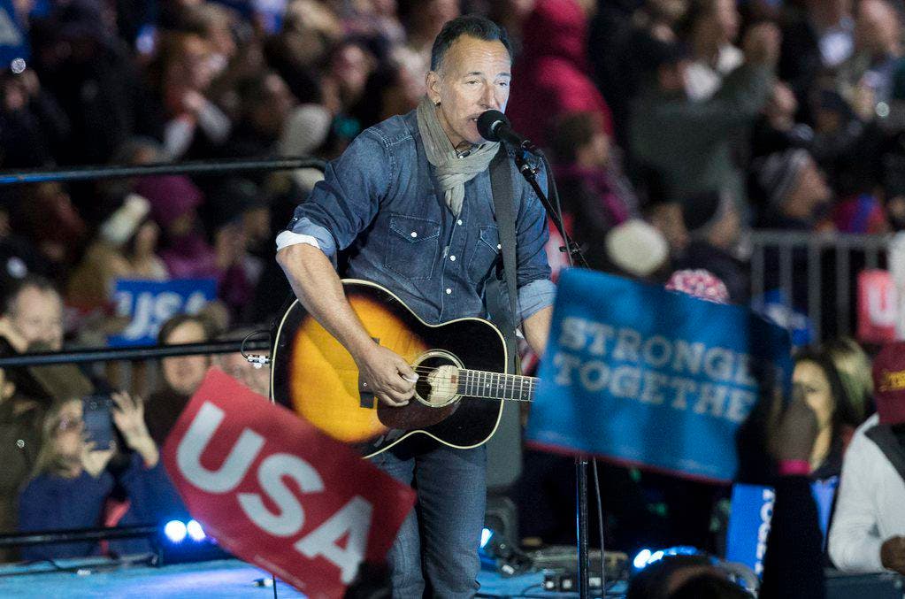 Bruce Springsteen bei seinem Auftritt an Clintons Wahlveranstaltung. (Bild: Keystone)