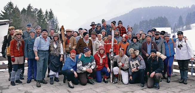 Wie eine Reise in die Vergangenheit: Die Teilnehmer des 1. NostalSki-Rennens auf der Wolzenalp. (Bilder: Christiana Sutter)
