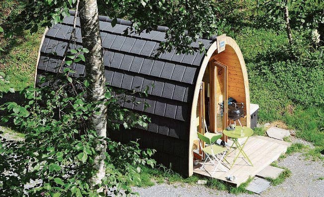 Acht dieser Holz-Cabins sollen aufgestellt werden. (Bild: Max Eichenberger)
