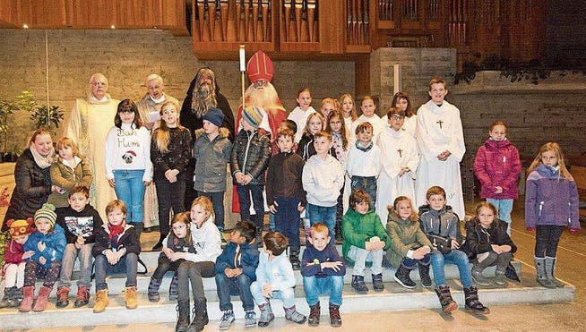 Die Geschichte vom Heiligen Nikolaus faszinierte die am Gottesdienst teilnehmenden Kinder. (Bild: PD)