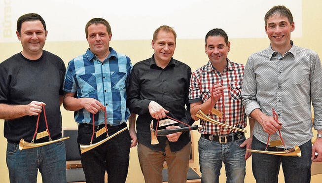 Nach 20 Dienstjahren entlassen: Roland Brändle, Noldi Brändle, Roman Scherrer, Thomas Gmür sowie Markus Schönenberger (von links). (Bild: Peter Jenni)