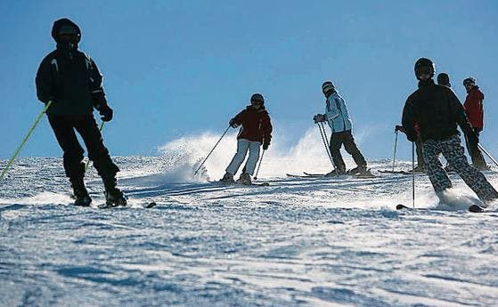 44 Saisonkarten verkaufte der Skilift Vögelinsegg im Dezember. (Symbolbild: Hannes Thalmann)