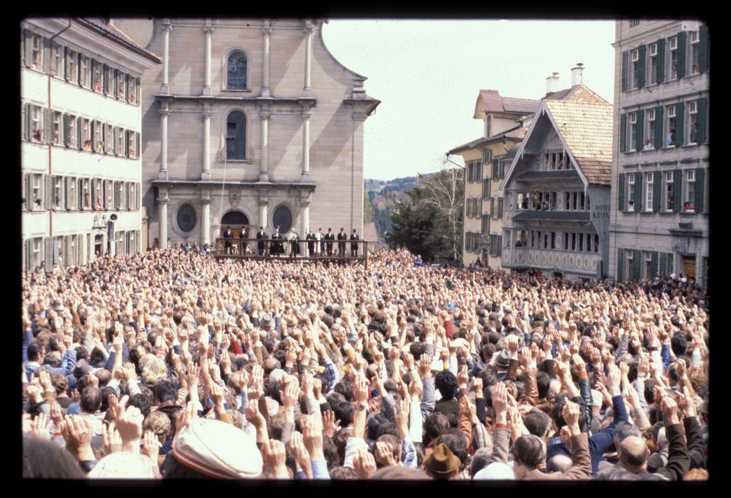 Die Ausserrhoder Landsgemeinde in Trogen, 1988 (Bild: Comet Photo AG (Zürich))