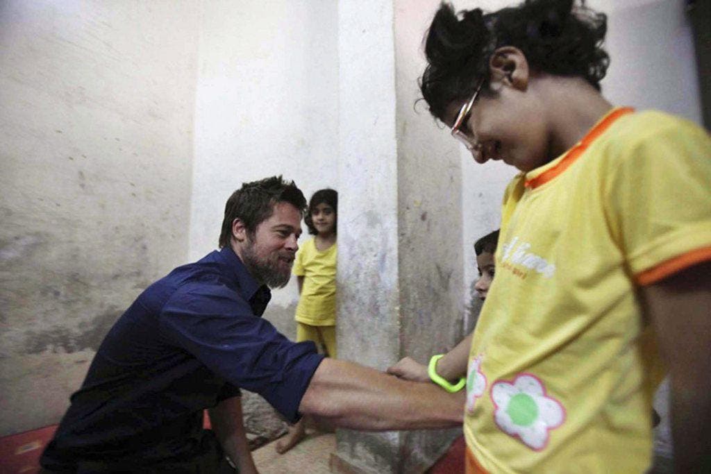 Ein Hollywoodstar zum Anfassen: Für die UNO besucht Brad Pitt 2009 ein syrisches Flüchtlingscamp bei Damaskus. (Bild: Keystone)