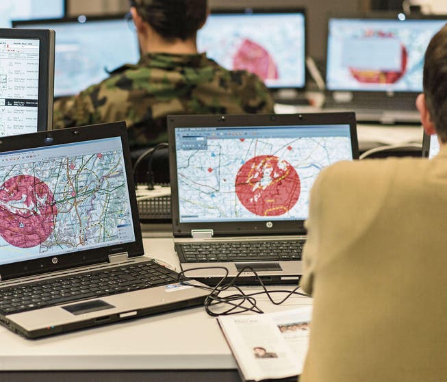 Das Netz als Kriegsschauplatz: Die Bedrohung durch Cyberangriffe nimmt zu. (Bild: Christian Beutler/Keystone (Kriens, 13. November 2013))