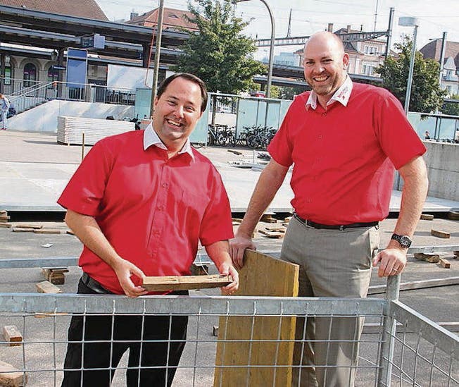 Ausstellungsleiter Gregor Wegmüller und Marc Widler, Geschäftsführer des Thurgauer Gewerbeverbandes, legen an der Berufsmesse ein grosses Augenmerk auf die Eltern. (Bild: Christof Lampart)