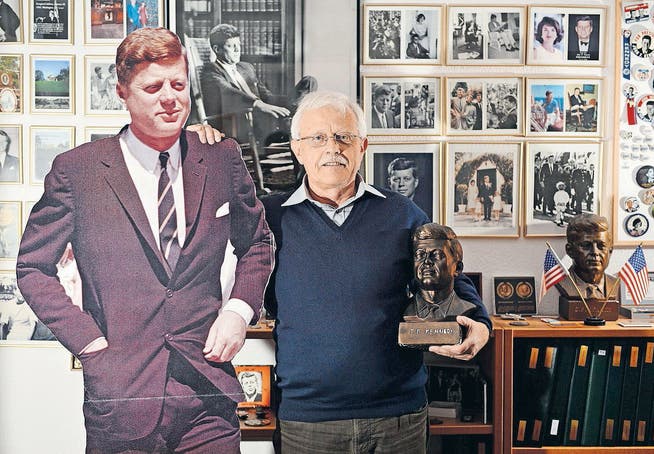 Valentin Alessi ist fasziniert von John F. Kennedy und hat zu Hause diverse Sammlerstücke. (Bild: Reto Martin)