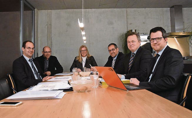 Das OK des Wirtschaftsforums (von links): Frédéric Schiess, Simon Walther, Claudia Frei, Markus Liechti, Kilian Looser und Christoph Remund. (Bild: Urs M. Hemm)