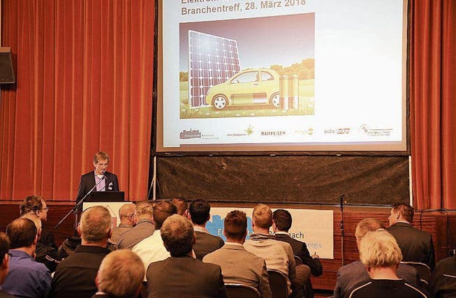 Urs Schwegler von E`mobile sieht gutes Entwicklungspotenzial für Elektromobilität und Solarenergie. (Bild: Ramona Riedener)