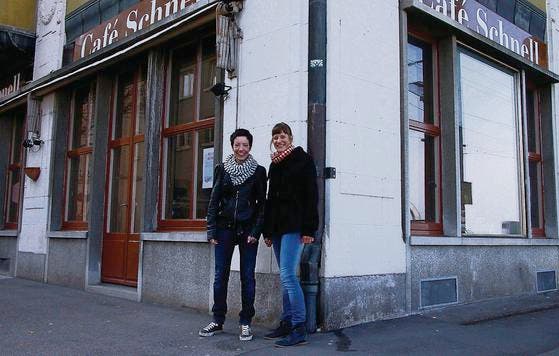 Two Mums: Yvonne Hasler (links) und Jolanda Bleiker-Reichle haben im Café Schnell eine Party organisiert. Ein Einzelevent &ndash; vorerst. (Bild: Dominik Bärlocher)