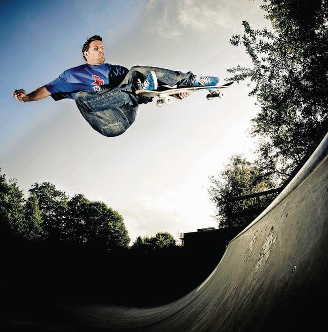 Markus Schweingruber in Aktion mit seinem Skateboard. (Bild: pd)