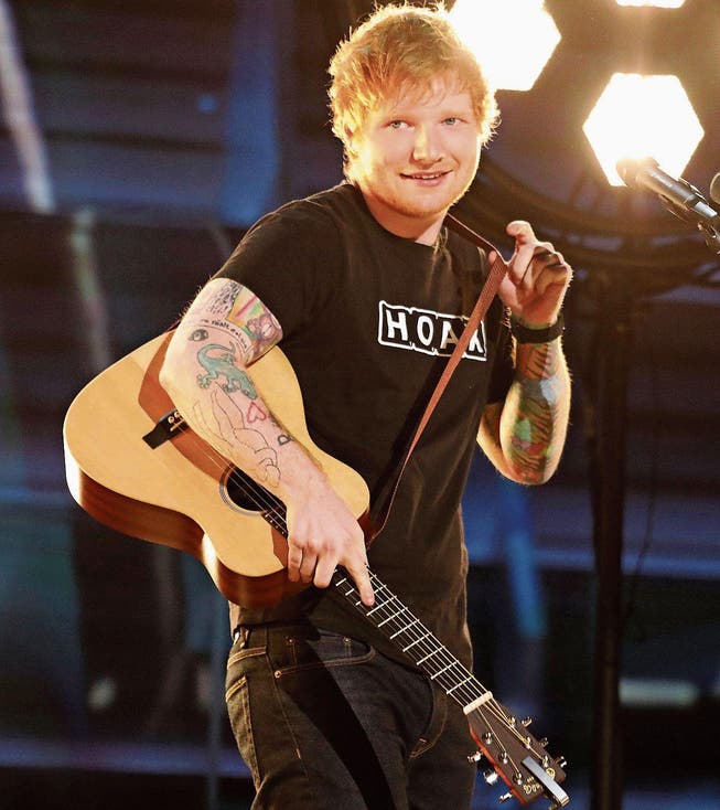 Früher Strassenmusiker, heute gefeierter Star: der 26-jährige Brite Ed Sheeran hat am Freitag sein neues Album «Divide» veröffentlicht. (Bild: Matt Sayles/AP (Los Angeles, 12. Februar 2017))