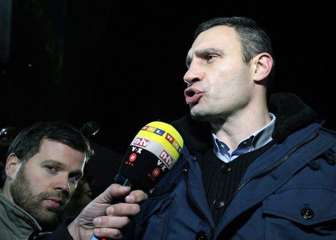 Oppositionsführer Vitali Klitschko bei einem Interview. (Bild: Keystone)