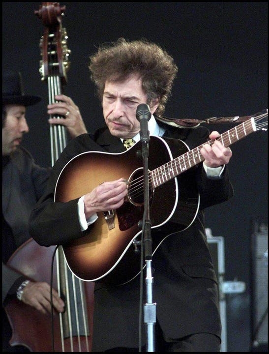 2004 überraschte Dylan seine Fans, als er den Song "Love Sick" für eine Damenunterwäsche-Werbung freigab. Im Video-Spot von Victoria's Secret ist er sogar selbst zu sehen, wechselweise mit dem Topmodel Adriana Lima. (sda) (Bild: Keystone)