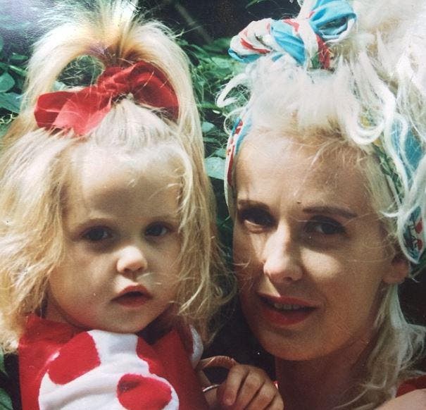 Die kleine Peaches mit Mutter Paula Yates: Das Foto war das letzte Lebenszeichen der 25-Jährigen auf Twitter. (Bild: pd/Instagram)