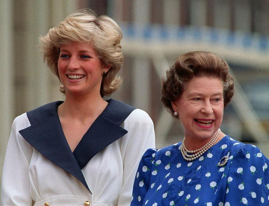 Queen Elizabeth II. mit der 1997 verstorbenen Prinzessin Diana. (Bild: Keystone)