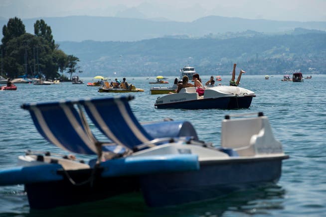 Der Vermisste verschwand bei einem Ausflug mit dem Pedalo auf dem Zürichsee. (Bild: Keystone/Symbol)