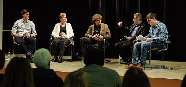 Diskutieren: Marco di Giuseppe, Edith Graf-Litscher, Moderator Frédéric Urech, Markus Hausammann und Samuel Keller. (Bild: Donato Caspari)