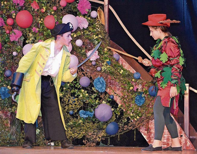 25. Mai: Die Musicalproduktion «Peter Pan» in der Tennishalle Unterwasser erntet tosenden Applaus. (Bild: Silvia Bollhalder)