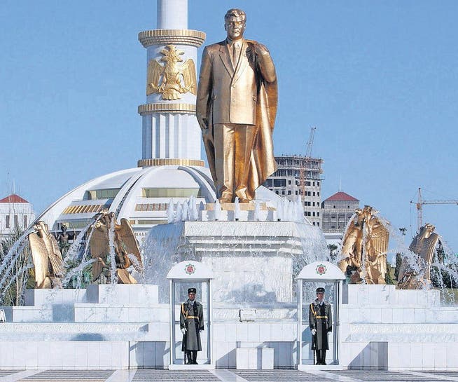 Auch autokratische Regimes wie Turkmenistan wollen ihre Bürger belauschen. (Bild: ap/Burhan Ozbilici)