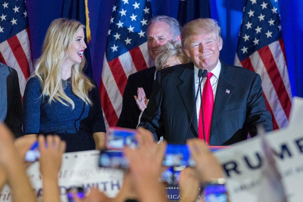 Donald Trump mit Tochter Ivanka an einer Wahlkampfveranstaltung. (Bild: Keystone)